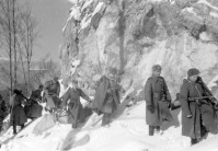 Чехия - Советские бойцы идут в обход противника в Карпатских горах
