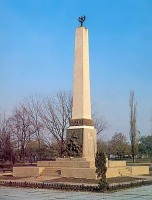 Грозный - Грозный-Обелиск, посвященный героям Гражданской войны на пл. Павла Мусорова