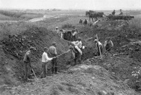 Польша - Раскопки в противотанковом рву, где были расстреляны евреи