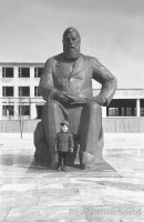 - Памятник И.Я. Яковлеву в 1971 году и в 1976 году
