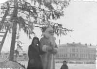 Якутск - Елка и Дед Мороз на площади в Якутске