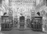 Ростов - Церковь Иоанна Богослова. Каменный иконостас