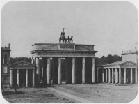Берлин - Знаменитые ныне Бранденбургские ворота