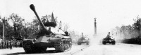 Берлин - Парад Победы союзных войск 7 сентября 1945 года. Колонна советских танков ИС-3