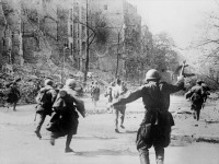 Берлин - Атака советской пехоты. Берлин, апрель 1945г.