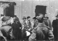 Берлин - Группа гитлеровцев, видных работников министерства пропаганды, захваченных в плен