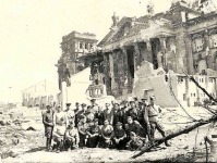 Берлин - Советские солдаты у Рейхстага