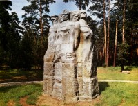 Киев - Памятник советским военнопленным, погибшим в Дарницком концлагере.