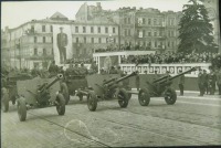 Киев - Орудия ЗИС-3 на военном параде 1 мая 1945 года.