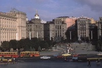 Киев - Киев. Площадь Октябрьской революции вдоль улицы Крещатик. 1988 год.