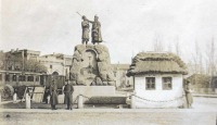 Киев - Киев.  Памятник Кочубею и Искре.