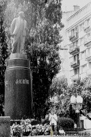 Киев - Киев. Памятник Владимиру Ленину напротив Бессарабского рынка (1983)