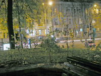 Киев - 2005 год (25.10.2005). Украина. Киев. Возле метро 