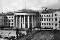 Киев - Киевский институт благородньіх девиц стал после реконструкции Дворцом профсоюзов.