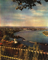 Киев - Київ.   Вид на Дніпро з Піонерського парку. Фото В.Чуприніна.