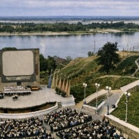 Киев - Київ.  Зелений Театр на схилах  Дніпра.