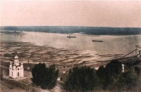 Київ.  Ланцюговий міст і храм.