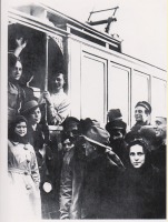 Архангельск - Работники трамвайного депо устроили забастовку и трамваи водили английские и американские военнослужащие.