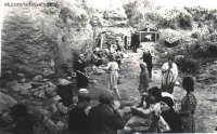 Одесса - 1941 г.Жители осажденной Одессы у временных жилищ в близи катакомб в районе Аркади