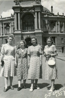 Одесса - У театра оперы и балета.