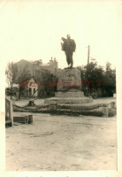 Бердичев - Уничтоженный нацистами памятник Ленину в Бердичеве во время немецкой оккупации в Великой Отечественной войне