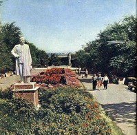 Донецк - Памятник Максиму Горькому в сквере имени писателя. Донецк, 1962 год
