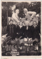 Бердянск - Памятник Сталину и Горькому в парке имени Пушкина в городе Осипенко
