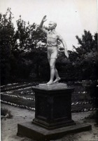 Алексеевка - Памятник пионеру
