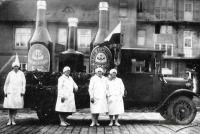 Львов - Львів.  У 1715 р. засновано першу в Україні пивоварню. Реклама львівського пива.