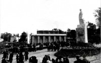 Львов - Львов.  Монумент Сталина на с/х  выставке во Львове 22 марта 1953 г.