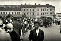 Львов - Львів.  Торговиця на площі Зерновій.