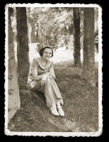 Трускавец - Трускавець.  Джина Табачинська  в парку. 1939 р.