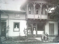 Трускавец - Трускавець.  Колишня вілла-перукарня в парку.