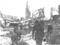 Запорожье - Немецкие военнопленные разбирают завалы на территории комбината «Запорожсталь».