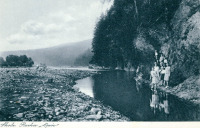 Сколе - Сколе.  Річка Опір з відпочивальниками.