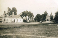 Ходоров - Ходорів.  Вуличка до дзвіниці і костелу Всіх Святих.