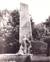 Гадяч - Памятник борцам Октябрьской революции.