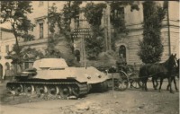 Черкасcы - Черкассы Трофейный танк Т-34 в разрушенном городе
