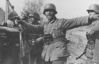 Волгоград - Гауптман Винклер ставит боевую задачу солдатам 305-й пд в районе завода «Баррикады». Ноябрь 1942 года.