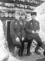 Волгоград - Высший командный состав 13-й гв.сд у входа в блиндаж. Сталинград, 1943 год.