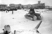 Волгоград - Танки Т-34 на привокзальной площади Сталинграда. 31 января 1943 года.