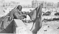 Волгоград - Красный флаг над площадью Павших Героев освобожденного Сталинграда. 31 января 1943 года