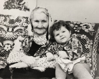 Воронеж - Воронежская сказочница Анна Королькова с правнучкой Аней.