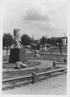 Сморгонь - Разрушенный нацистами памятник Ленину в Сморгони во время немецкой оккупации в Великой Отечественной войне, июль 1941 года.