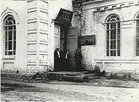 Эртиль - Село Ростоши. Вход в клуб (на вывеске Дом культуры) в здании Космодамианской церкви.