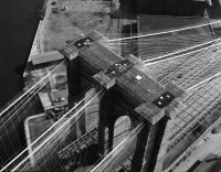 Нью-Йорк - Aerial view of Brooklyn Bridge from Brooklyn Tower США, Нью-Йорк (штат), Нью-Йорк, Бруклин