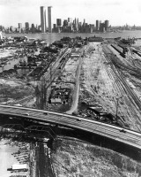 Нью-Йорк - Jersey City - Abandoned, bleak Central Railroad yards and Morris Canal pier ruins. США,  Нью-Джерси
