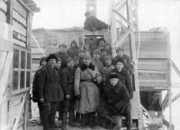Саратов - Ударники на подъемке фермы 8-го пролета Саратовского железнодорожного моста