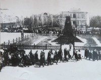  - Шествие и митинг у памятника борцам революции 1917 года