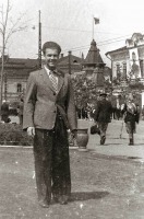 Саратов - Саратовский модный парень на улице Ленина